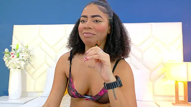 Snapshot of Tyra_Kane chatting on October 10, 2025, 4:02 am Tyra Kane online show from October 10, 2025, 4:02 am