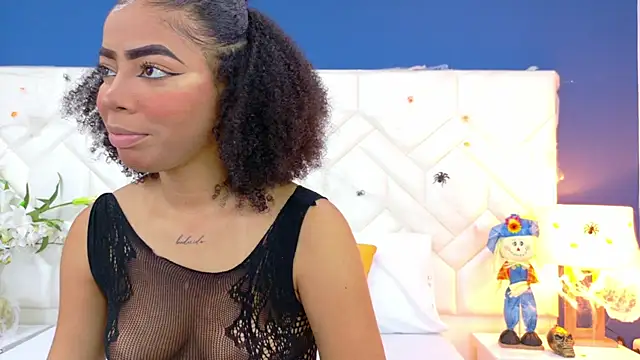 Snapshot of Tyra_Kane chatting on October 17, 2025, 5:11 am Tyra Kane online show from October 17, 2025, 5:11 am