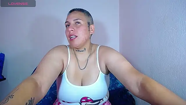 Snapshot of Yessi_rousse chatting on January 22, 2025, 5:06 pm Yessi rousse online show from January 22, 2025, 5:06 pm