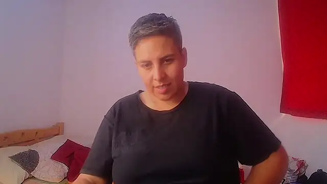 Snapshot of Yessi_rousse chatting on October 6, 2025, 8:09 pm Yessi rousse online show from October 6, 2025, 8:09 pm