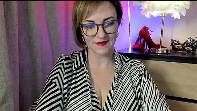 Snapshot of feliziaDesire chatting on October 3, 2025, 11:23 am feliziaDesire online show from October 3, 2025, 11:23 am