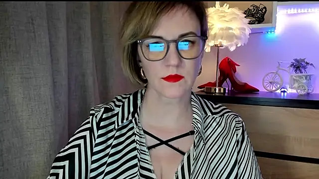 Snapshot of feliziaDesire chatting on October 12, 2025, 1:12 pm feliziaDesire online show from October 12, 2025, 1:12 pm