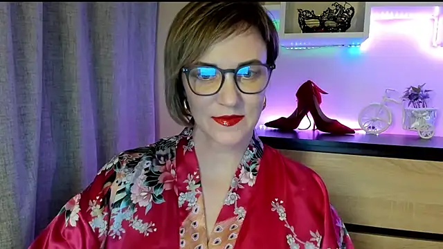 Snapshot of feliziaDesire chatting on October 7, 2025, 12:50 pm feliziaDesire online show from October 7, 2025, 12:50 pm