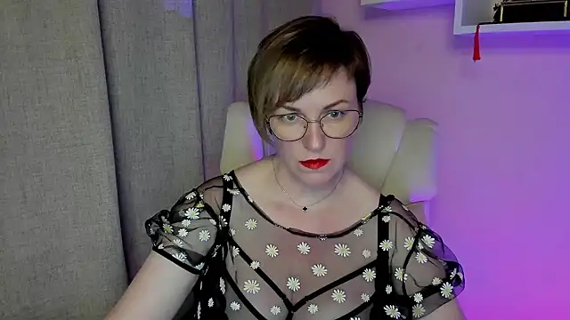 Snapshot of feliziaDesire chatting on June 3, 2026, 5:06 pm feliziaDesire online show from June 3, 2026, 5:06 pm