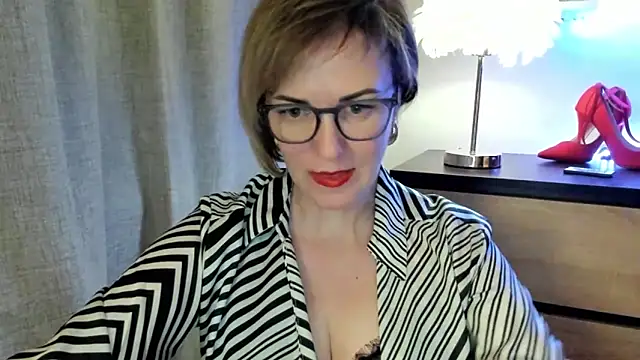 Snapshot of feliziaDesire chatting on October 19, 2025, 1:14 pm feliziaDesire online show from October 19, 2025, 1:14 pm