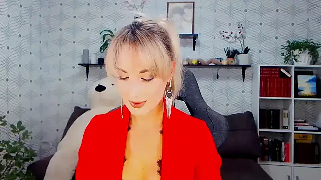 MillaXQueen online show from September 26, 2025, 11:17 am