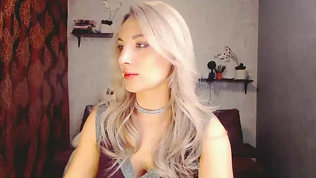 MillaXQueen online show from February 14, 2025, 11:31 am