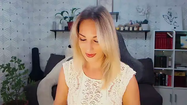 MillaXQueen online show from June 15, 2026, 2:50 pm