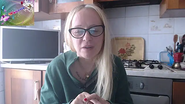 martachatte online show from September 27, 2025, 8:20 am