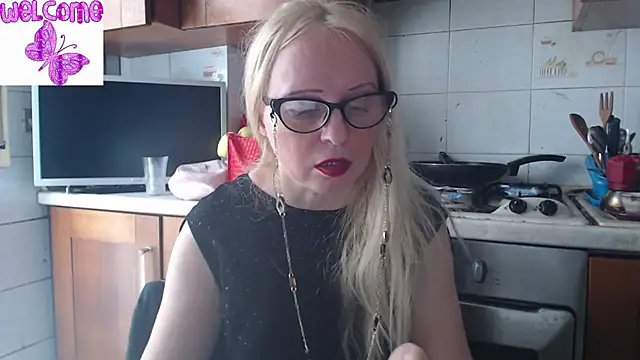 martachatte online show from March 13, 2025, 12:56 pm