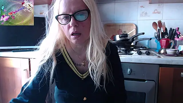 martachatte online show from September 16, 2025, 7:42 am