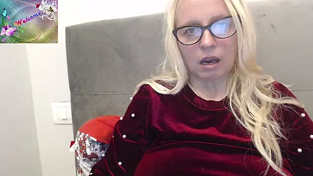 martachatte online show from September 10, 2025, 7:24 pm