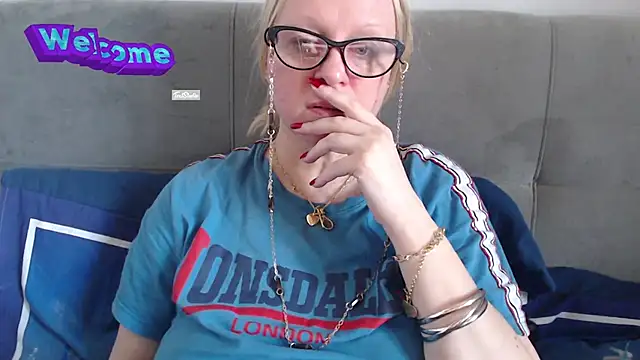 martachatte online show from March 6, 2025, 7:47 am