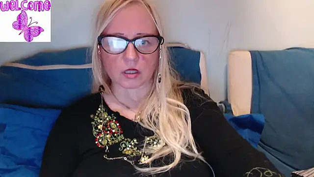 martachatte online show from March 11, 2025, 8:20 pm
