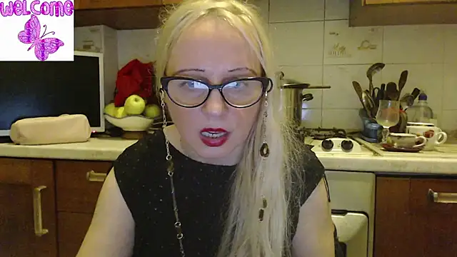 martachatte online show from March 13, 2025, 7:06 pm