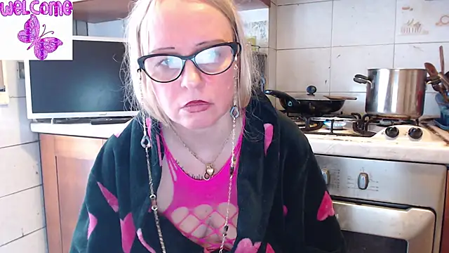 martachatte online show from March 12, 2025, 2:34 pm