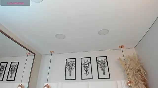 Rebeca jones online show from November 6, 2025, 12:20 pm