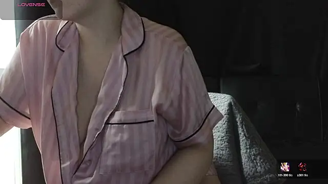 Mia G0ld online show from April 9, 2026, 12:55 pm