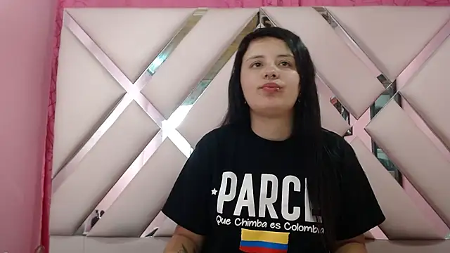 Snapshot of nathaly_low1 chatting on September 30, 2025, 3:23 am nathaly low1 online show from September 30, 2025, 3:23 am