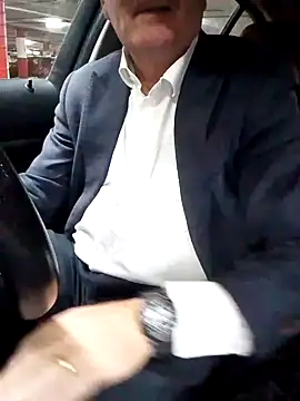 stiffandlubedxh online show from March 3, 2026, 8:10 am