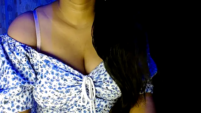 janifer001 online show from October 13, 2025, 11:05 pm