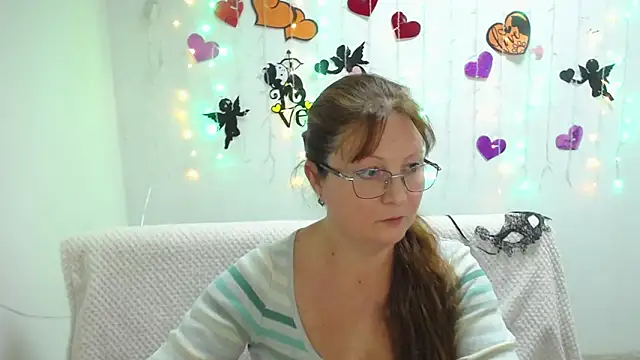 VanessaHotts online show from March 5, 2025, 6:01 am