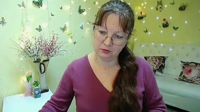 VanessaHotts online show from April 18, 2026, 5:10 am