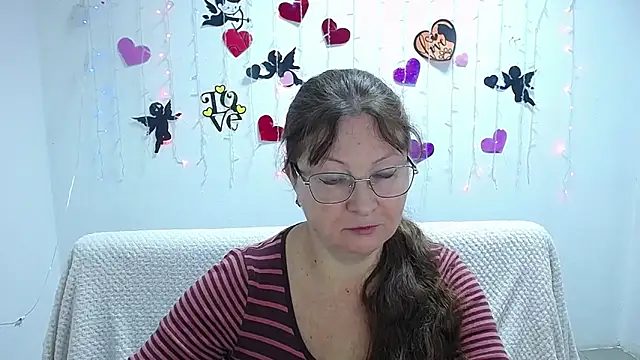 VanessaHotts online show from February 17, 2025, 6:31 am