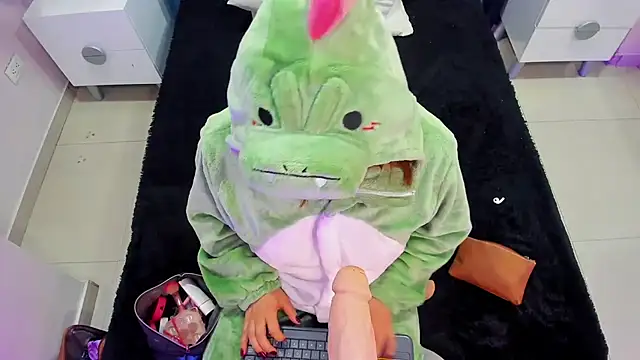 Snapshot of JulietaAlves chatting on October 4, 2025, 11:23 am JulietaAlves online show from October 4, 2025, 11:23 am