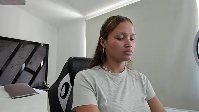 AnnieAndStefan online show from March 20, 2026, 4:19 pm