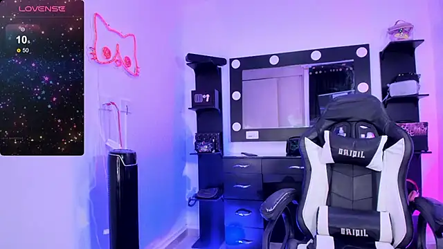 Snapshot of miss_kitty chatting on February 5, 2025, 12:20 am miss kitty online show from February 5, 2025, 12:20 am