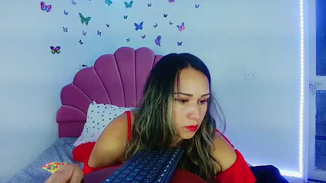 paula brausin online show from September 20, 2025, 2:27 am