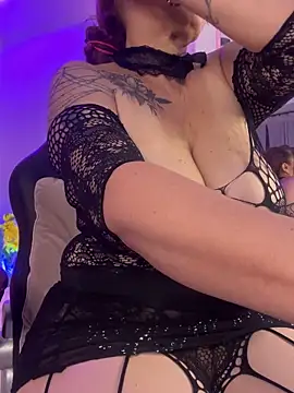 lonely shewolf online show from February 19, 2025, 10:31 pm