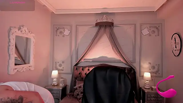 Snapshot of maggietime chatting on October 22, 2025, 9:03 pm maggietime online show from October 22, 2025, 9:03 pm