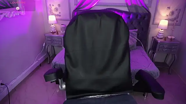 Snapshot of maggietime chatting on October 4, 2025, 7:37 pm maggietime online show from October 4, 2025, 7:37 pm