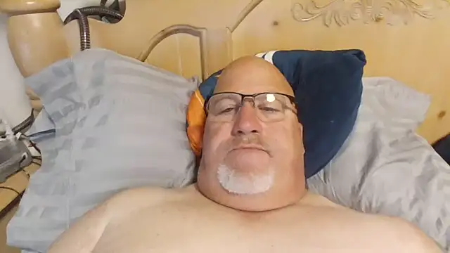 Bigbear0563 online show from May 26, 2026, 2:26 pm