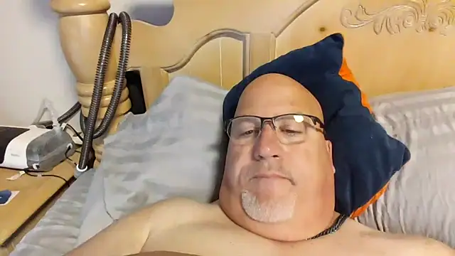Bigbear0563 online show from May 15, 2026, 4:38 pm