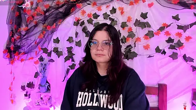 Mey moon online show from February 8, 2025, 4:46 pm