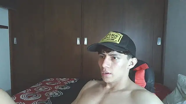 Snapshot of aresholland chatting on November 2, 2025, 3:22 am aresholland online show from November 2, 2025, 3:22 am