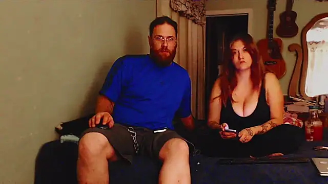 Snapshot of Geeznuts19 chatting on October 19, 2025, 3:31 am Geeznuts19 online show from October 19, 2025, 3:31 am