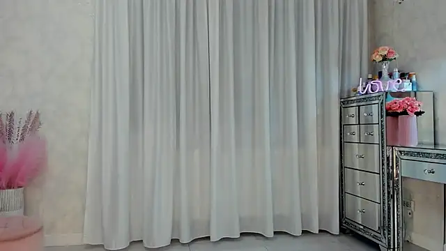 SeductiveButterfly online show from June 11, 2026, 9:56 pm