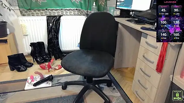 SissyLunaCD online show from April 5, 2026, 8:37 pm