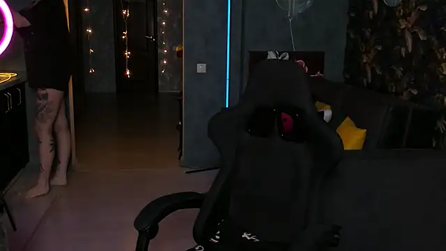 Blckmirrorr online show from November 2, 2025, 1:49 pm