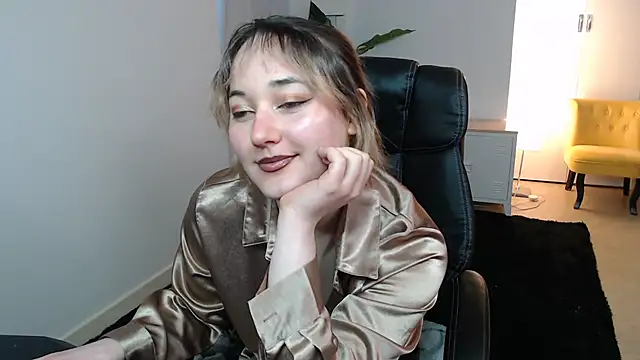 Snapshot of Crystal-dreamt chatting on February 19, 2026, 8:33 am Crystal-dreamt online show from February 19, 2026, 8:33 am