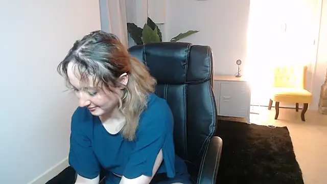 Snapshot of Crystal-dreamt chatting on February 1, 2026, 1:09 pm Crystal-dreamt online show from February 1, 2026, 1:09 pm