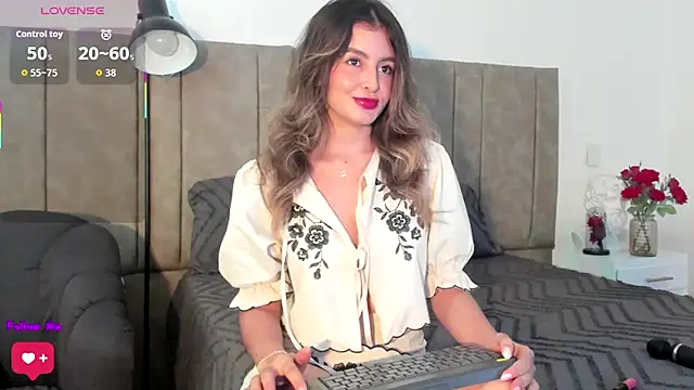 Snapshot of Isabellacharm chatting on October 19, 2025, 8:33 pm Isabellacharm online show from October 19, 2025, 8:33 pm