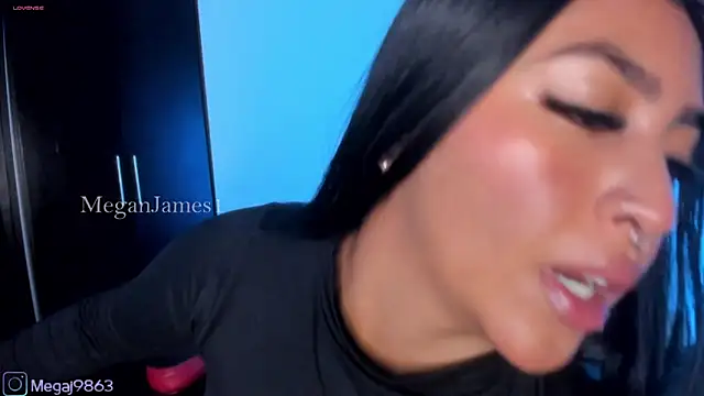 meganjames1 online show from April 1, 2026, 12:28 pm