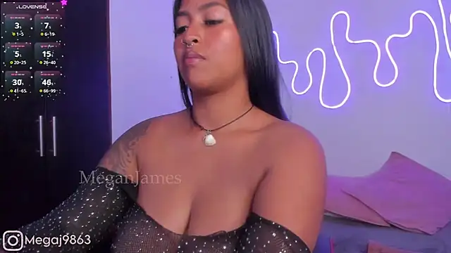 meganjames1 online show from January 21, 2025, 3:54 pm