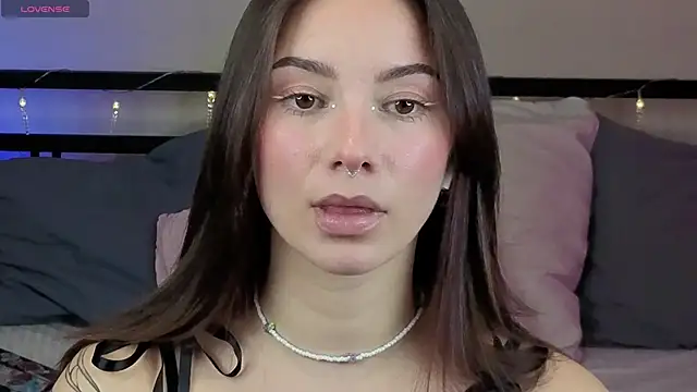 sinthiaroze online show from November 17, 2025, 7:18 pm