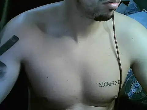 Snapshot of AlejoColombia chatting on October 23, 2025, 8:07 pm AlejoColombia online show from October 23, 2025, 8:07 pm